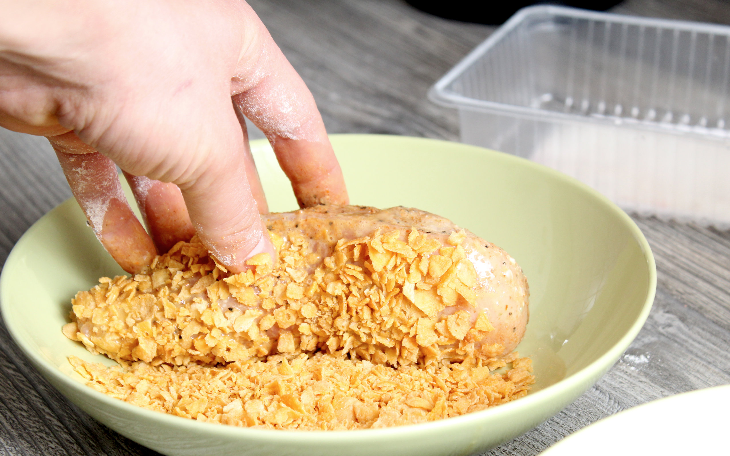 Hähnchen mit knuspriger Cornflakes-Panade – Das Grillmanifest